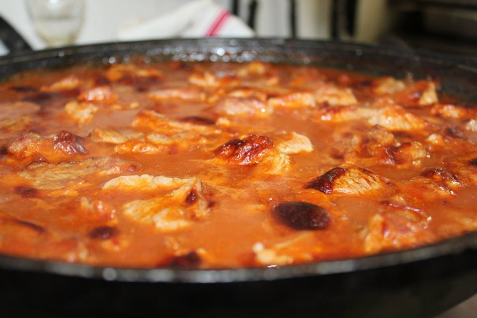 Cours de cuisine au Mas des Figues : mijoté en sauce tomate bio du potager, atelier culinaire provençal à Saint-Rémy-de-Provence